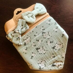 Green Muslin Cotton Baby Bibs and Bow Headbands 3pcs Set